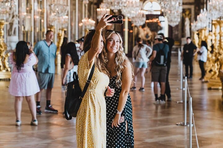 Private Versailles Palace and Garden with Van Transfer from Paris