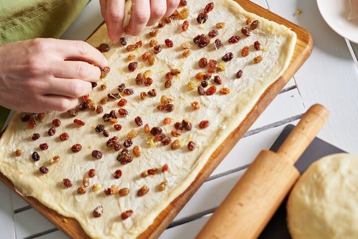 Bicolor Croissant & Pastry Making Class in Central Paris