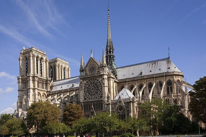 Paris Notre Dame Exterior Guided Tour with Cathedral Access