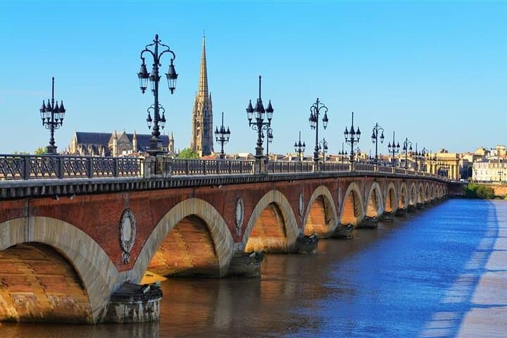 Le Verdon Port to Bordeaux: Culture, Wine & Highlights Shore Trip