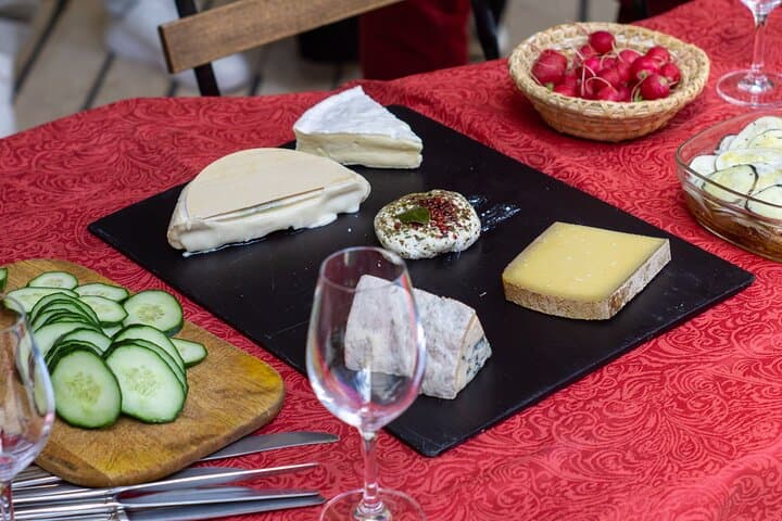 Wine tasting with cheeses