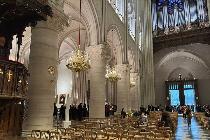 Ile de la Cité Guided Tour, Cruise and Notre Dame with Audioguide