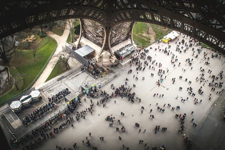 Eiffel Tower Tour up to Second Floor Access with a Private Guide