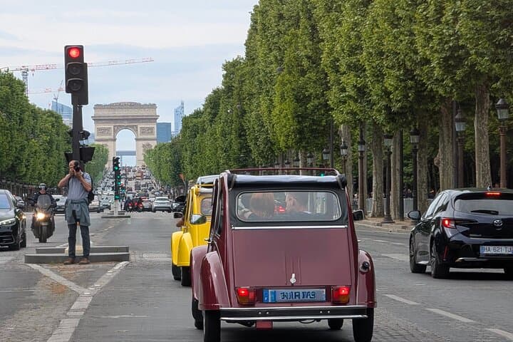 Aux Champs-Elysées! Aux Champs- Elysées!
Musique et chansons à bord!