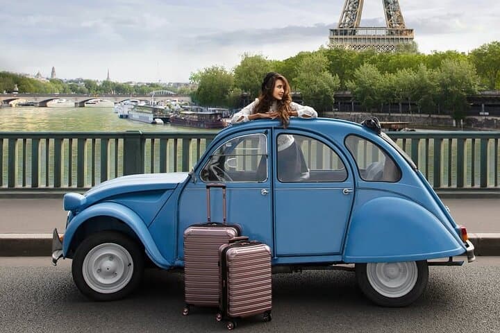 Explore Paris in a classic Citroën 2CV – private guided tour through iconic landmarks, hidden gems & Parisian charm. #Paris2CV #ClassicCarTour #ParisSightseeing #VintageParis