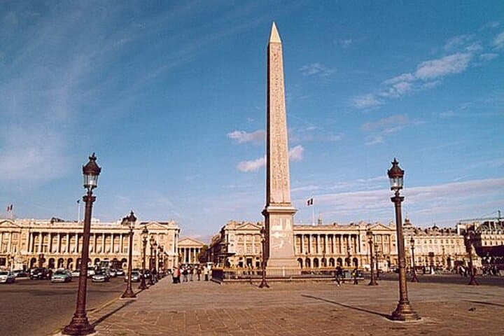 7 Day Tour Paris Barcelona Bordeaux and Chambord Castle