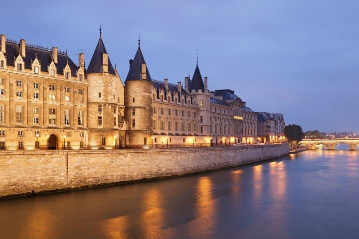 Iconic Paris Walk A Self Guided Tour