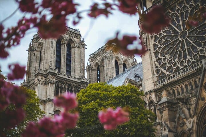 The Best Private Paris Tour with a Car, Tour Guide and Pick up