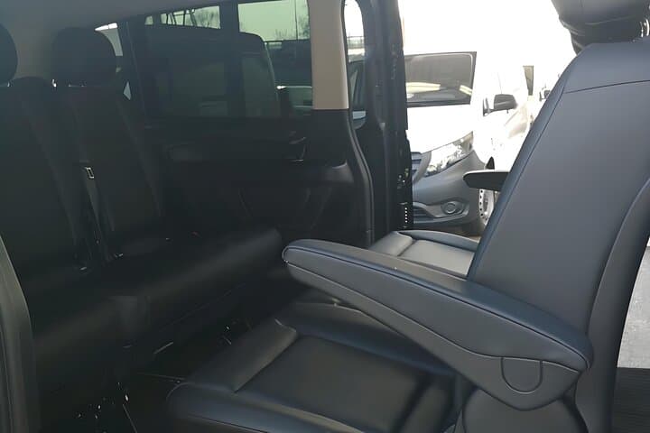 Airport Paris Charles de Gaulle CDG private transfer to hotels.
