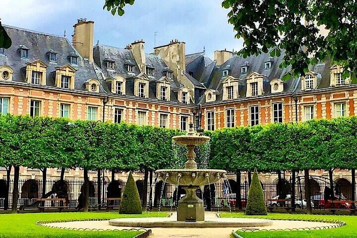 Paris Walking Tour , Historical Sites .Small Groups