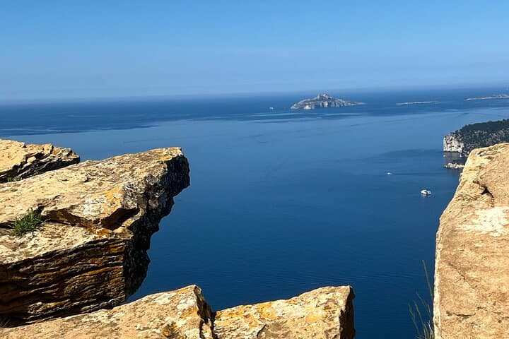 Tour Sport in Marseille: Hiking and Stade Velodrome