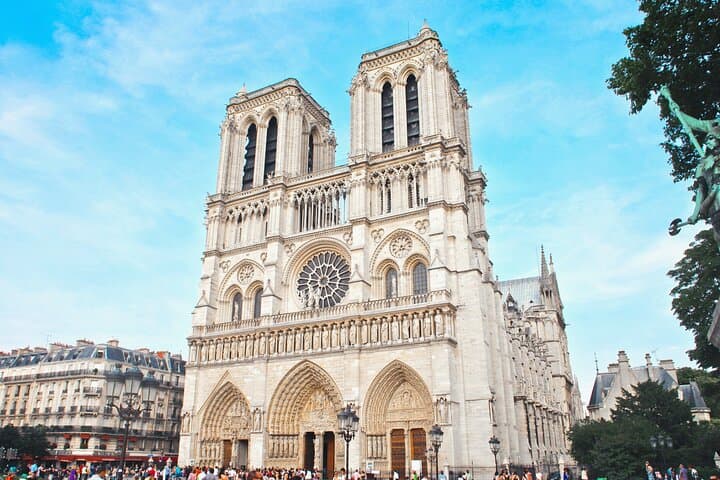 Paris City Center Private Tour — Your Own Guide, Your Own Pace