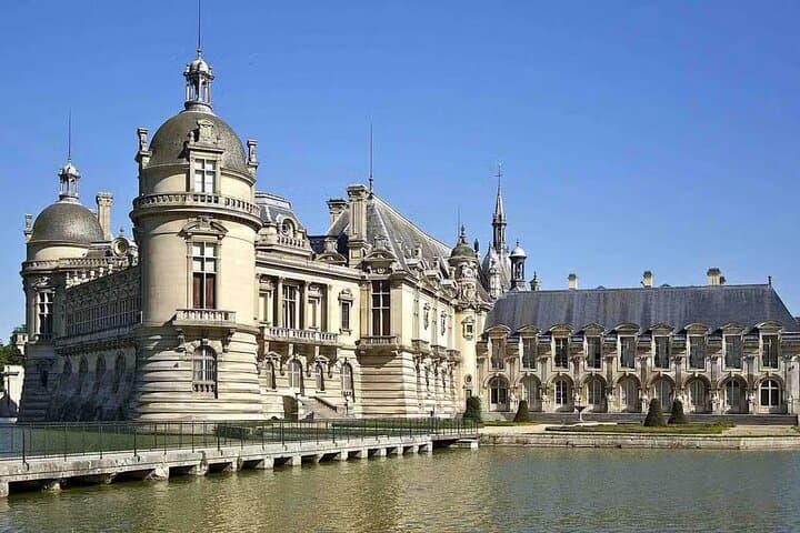 Royal getaway to the Domaine de Chantilly in Van Premium