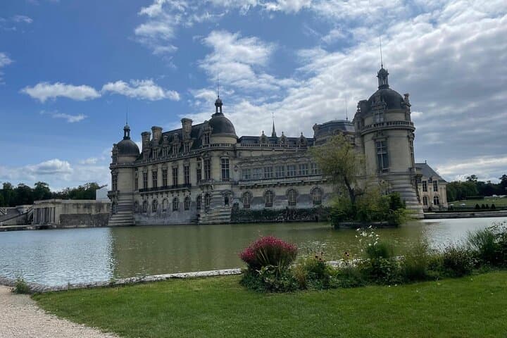 Royal getaway to the Domaine de Chantilly in Van Premium