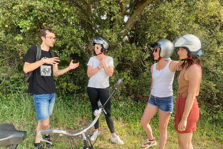 Solex tour and tasting at Domaine les Aphillanthes