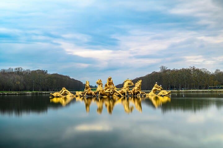 Louvre & Versailles Highlights: Small Group Half-Day Experience