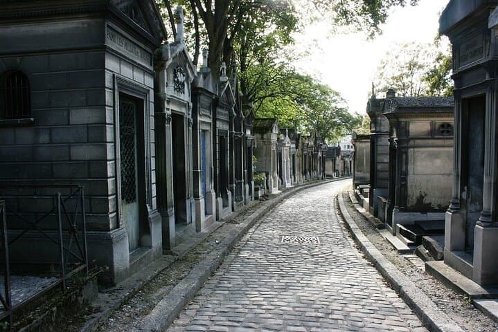 Paris Kids Quest: Family Walking Adventure