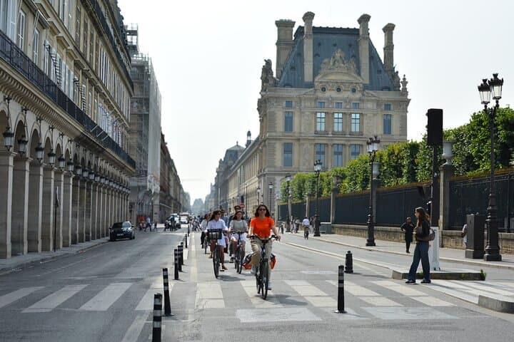 Paris: City Highlights Bike Tour