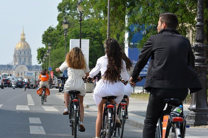 Paris Highlights Small-Group Bike Tour for First-Time Visitors