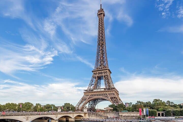 Paris Prestige City Tour Light in Private Comfort Van VIP 5H