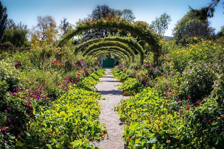 Paris to Rouen and Giverny Private Day Trip