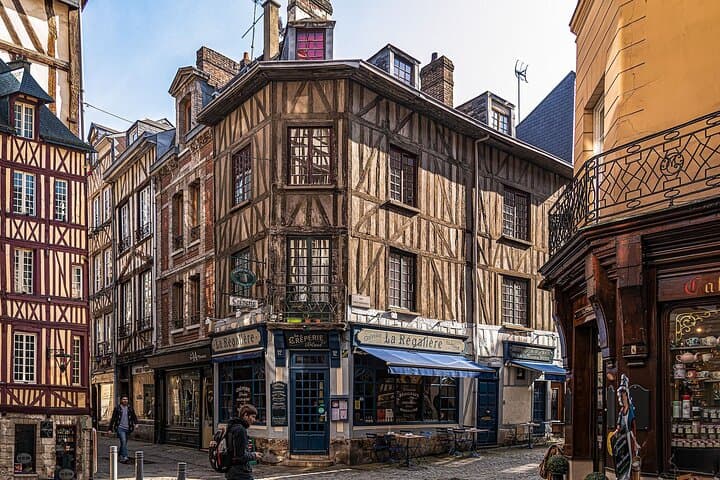 Paris to Rouen and Giverny Private Day Trip