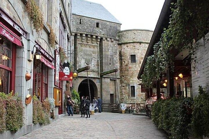 1 Day Private getaway to Mont St Michel Van VIP Departure Paris