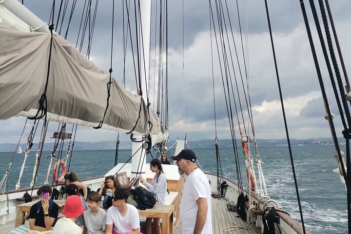 Discovery of the coves of the Blue Coast by boat