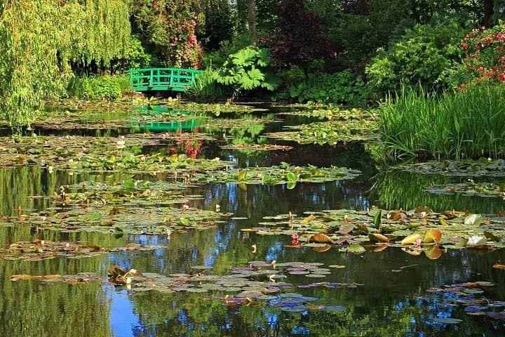 Private getaway in Giverny 8h Van Vip Departure Paris