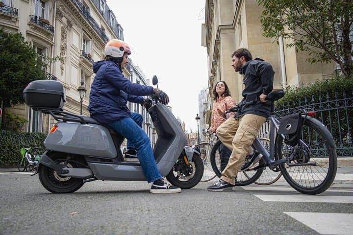 Tour betting by electric scooter