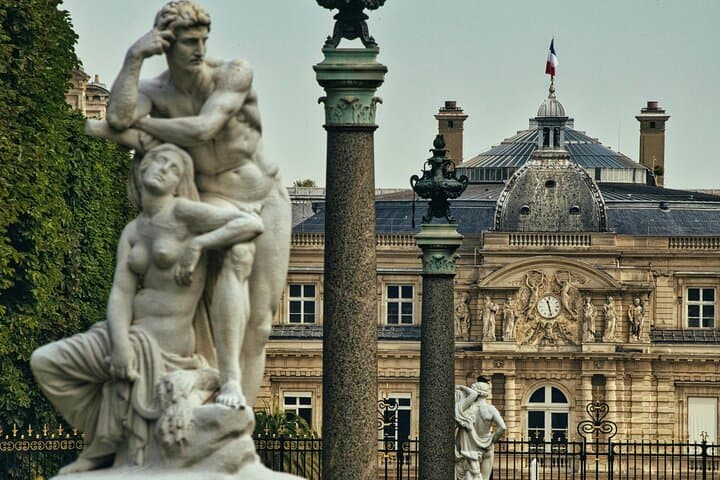 Tour of Panthéon and Luxembourg Gardens in Paris (Private)