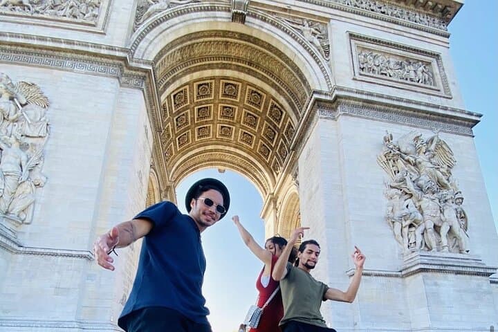 Guided and Private Tour of Paris by Golf Cart