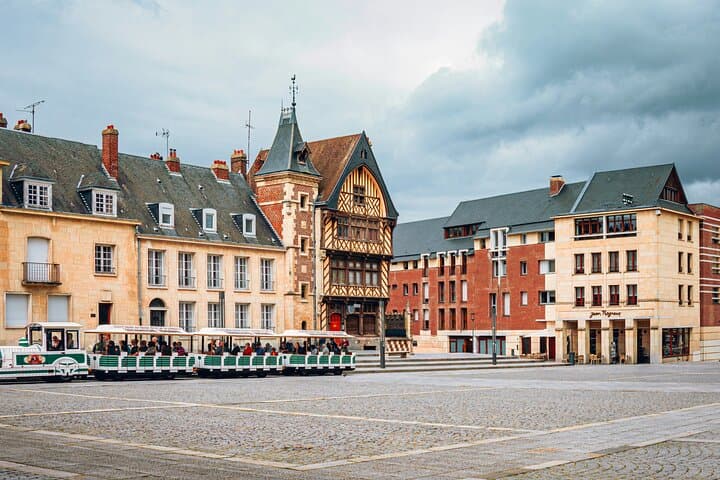 Amiens Cathedral and Hortillonnages Private Day Tour from Paris