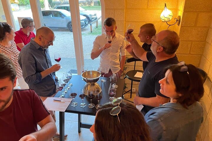 Wine blending activity between Avignon and Nîmes