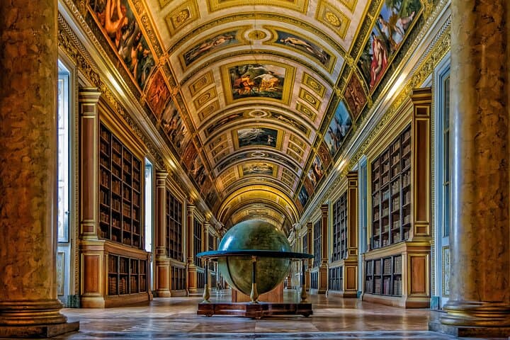 Fontainebleau Palace & Town Day Tour from Paris – 8 hrs (Private)
