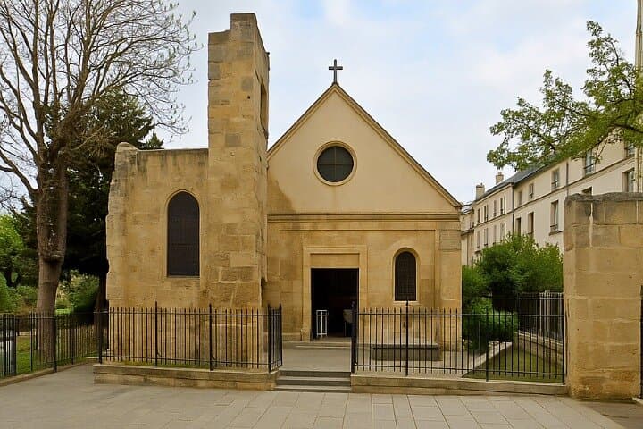 Paris Historic & Cultural Self-Guided Walking Tour with an APP
