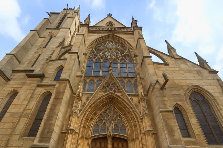 Paris Historic & Cultural Self-Guided Walking Tour with an APP