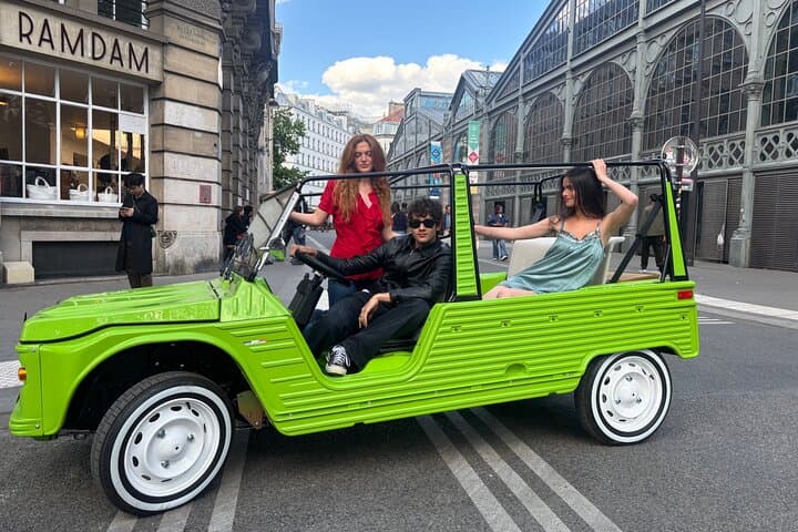 Guided tour of Paris with the French golf cart