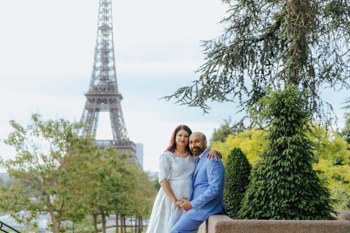 Couple's photoshoot by our local photographer in Paris