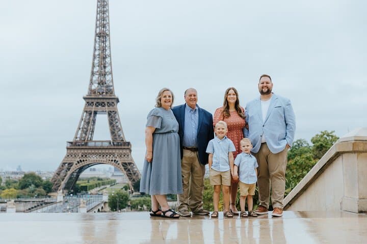 Family photoshoot by our local photographer in Paris