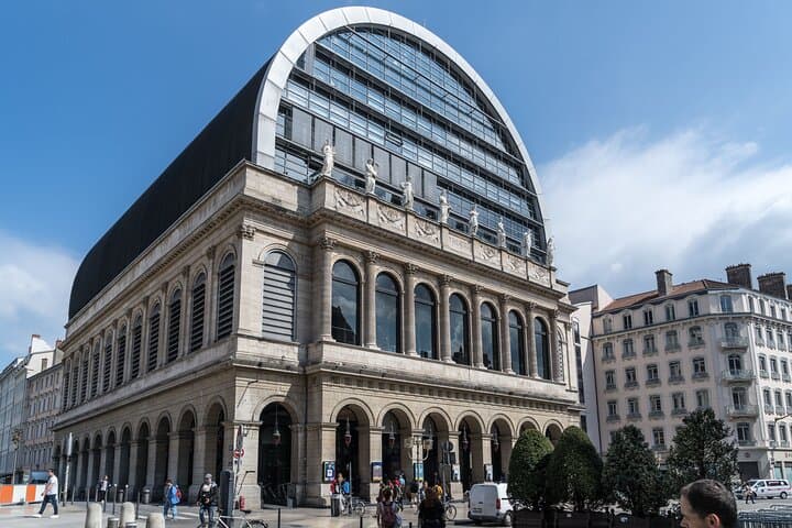 Lyon: Autonomous track game in downtown, Belle Epoque theme
