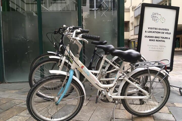 Paris Bike Rental in Le Marais City Center