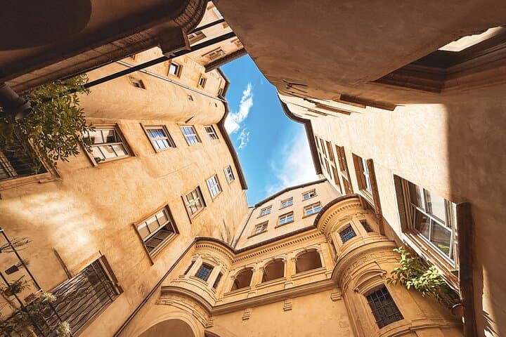 Cour et traboule du Vieux-Lyon