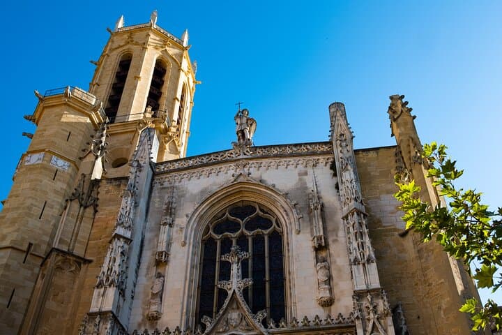 Hello Aix-en-Provence: Private 2-Hour Intro Walk with Local Guide