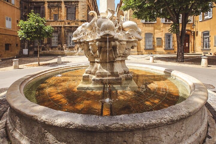Hello Aix-en-Provence: Private 2-Hour Intro Walk with Local Guide