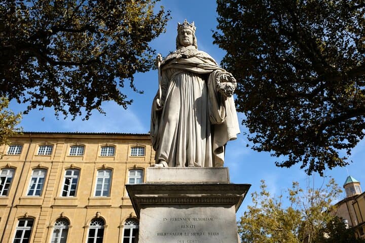 Hello Aix-en-Provence: Private 2-Hour Intro Walk with Local Guide