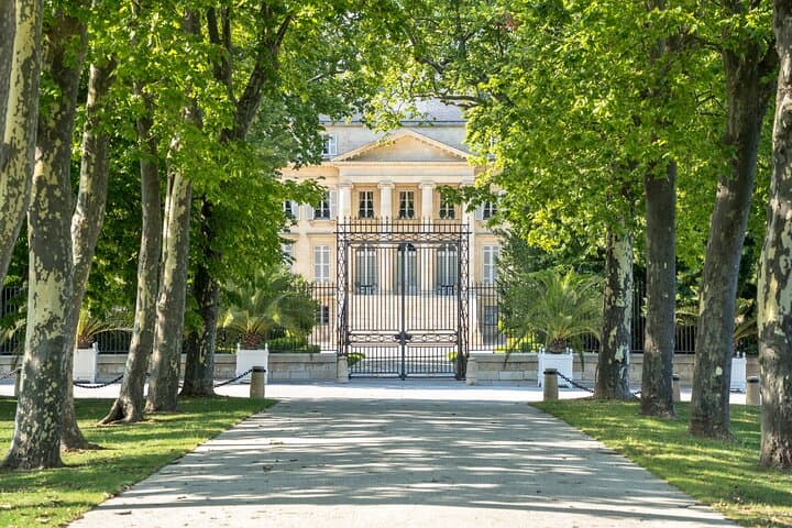 Bordeaux to Médoc Private Ride to Iconic Châteaux