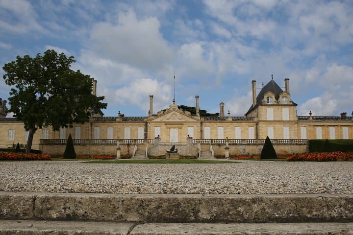 Bordeaux to Médoc Private Ride to Iconic Châteaux