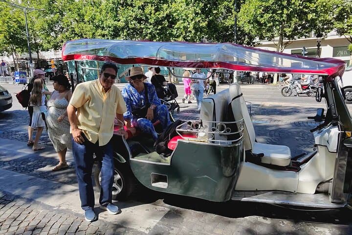 Paris Sightseeing by Tuk Tuk Golf Cart 2 hours