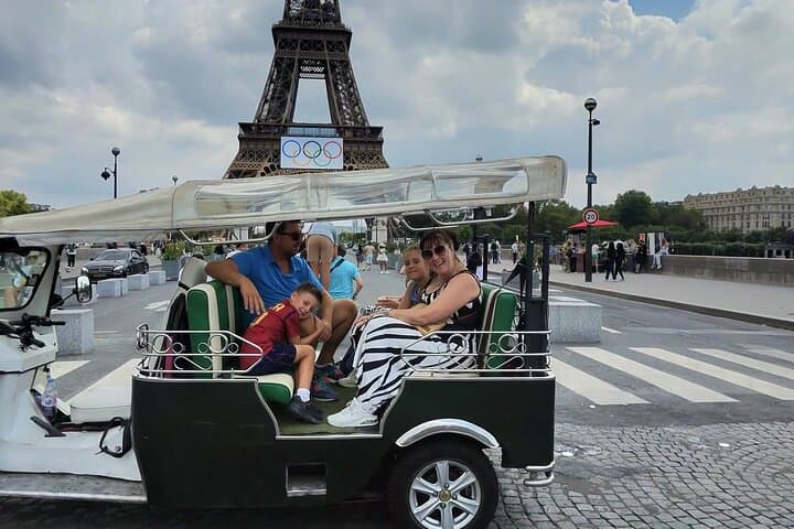 Paris Sightseeing by Tuk Tuk Golf Cart 2 hours